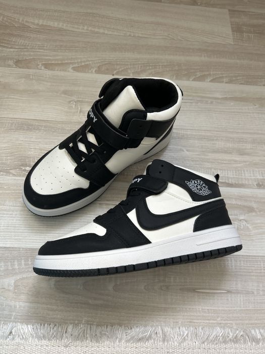 Джорданы кросовки новые