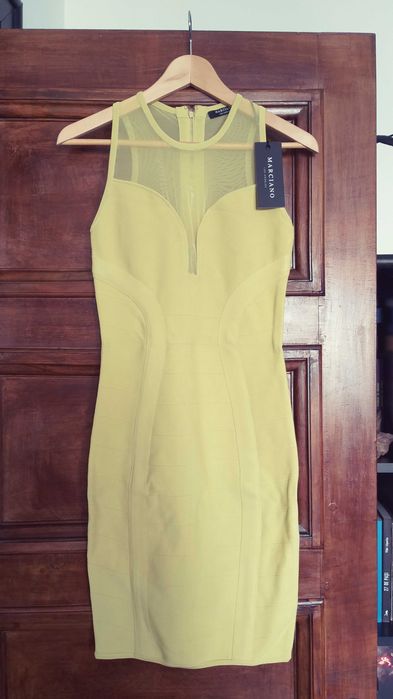 Rochie elegantă Marciano, culoare lamaie, tip mulată, nouă, mărimea M.