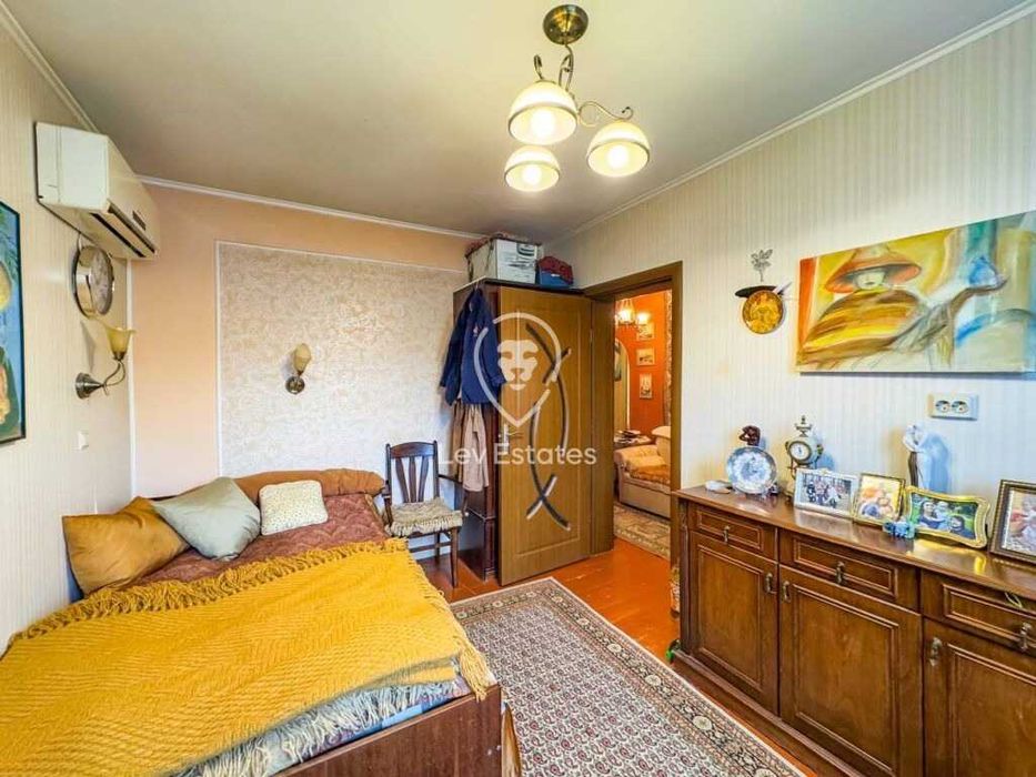 Двуетажна къща с парцел в Средец, област Бургас