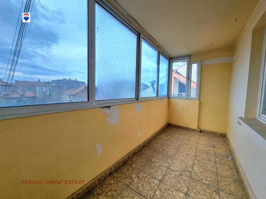 Тристаен апартамент за продажба в центъра на гр. Русе