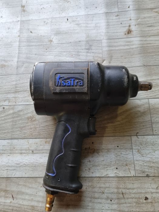Pistol pneumatic de impact
