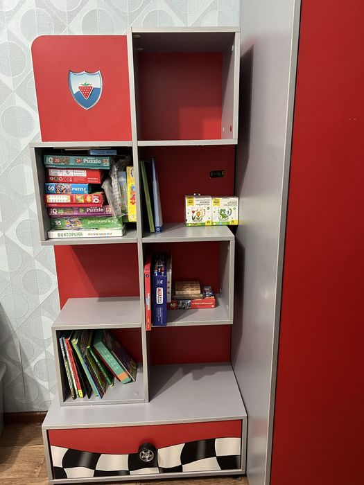 Продам детский (подрастковый) спальный гарнитур