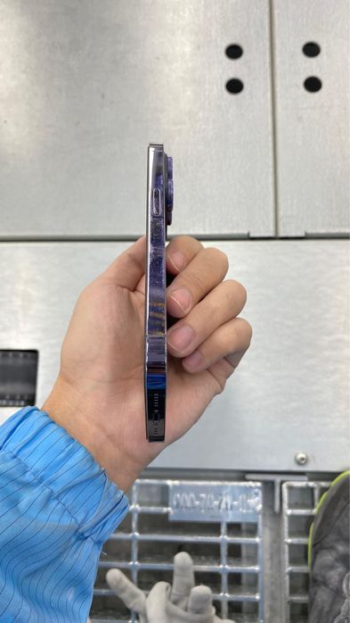 iPhone 14 Pro, 256GB, цвет Deep Purple.