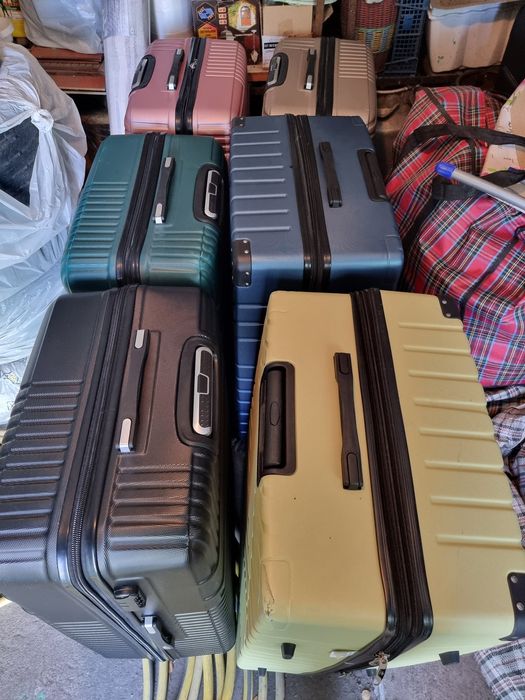 Продам дорожный чемодан.