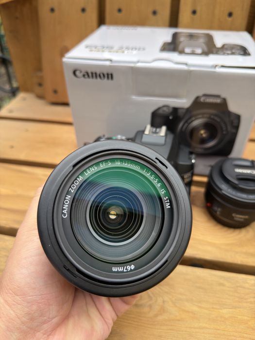 Фотоаппарат Canon EOS 250D