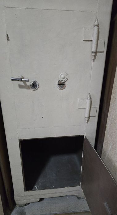 Продаю сейфы б/у.