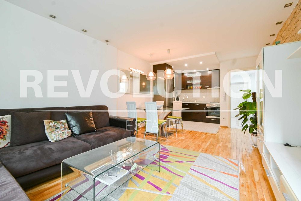 Продава се Тристаен апартамент в София, Изгрев - 90 кв.м за 3556 €/кв.м - Снимка #1