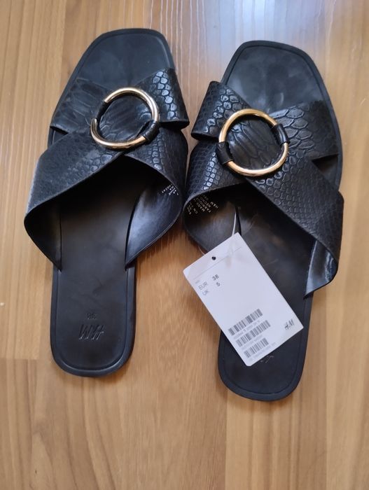 Спортно елегантни чехли