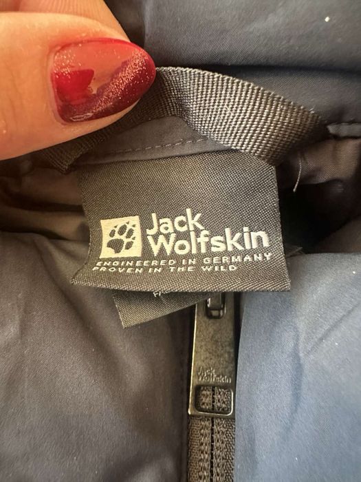 Продавам зимно мъжко яке Jack Wolfskin