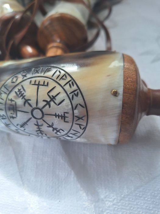 Барутница от естествен рог на бик