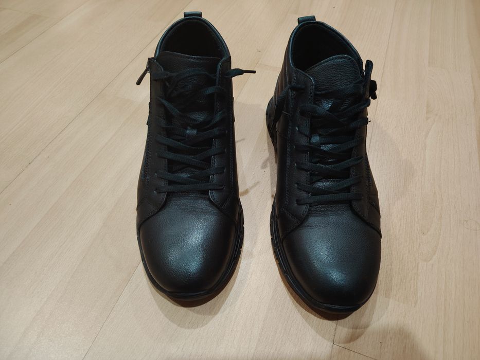 Елегантни кожени обувки номер 43