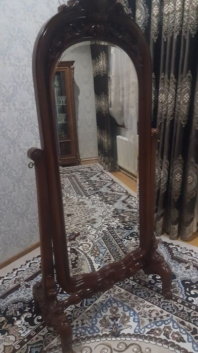 Продаётся стоячий зеркало