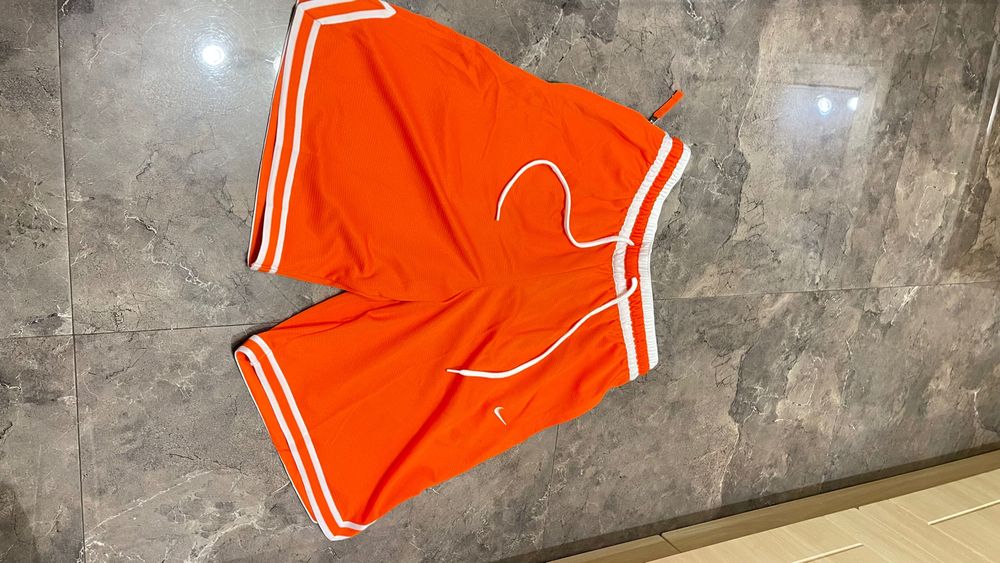 Къси панталони NIKE чисто нови