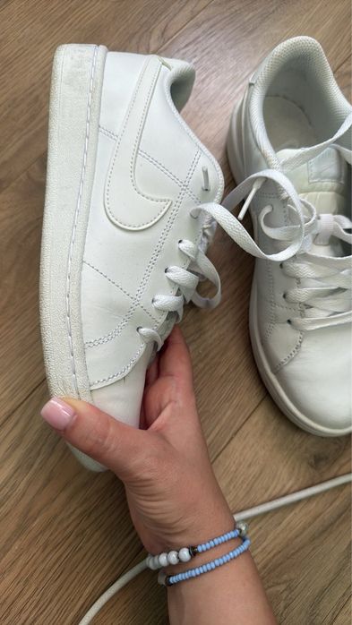 Оригинални Nike кецове – бели, размер 37.5