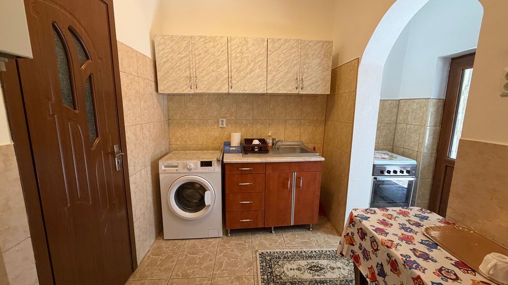 Închiriez cameră, tip garsonieră, disponibilă la curte