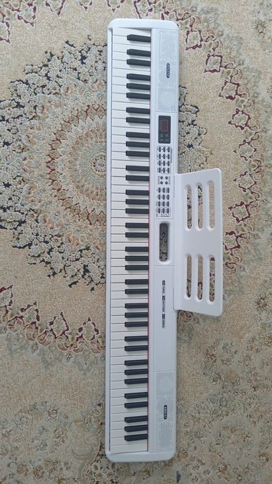 Продам синтезатор on music maestro