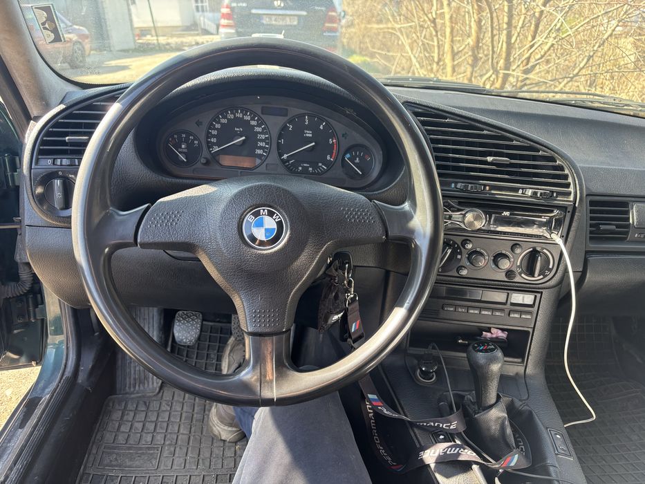 BMW 325 TDS седан