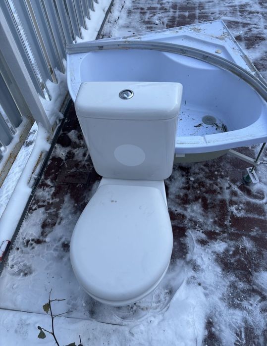 Срочно продам унитазы