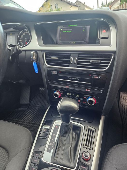 Vând  Audi  A4 .