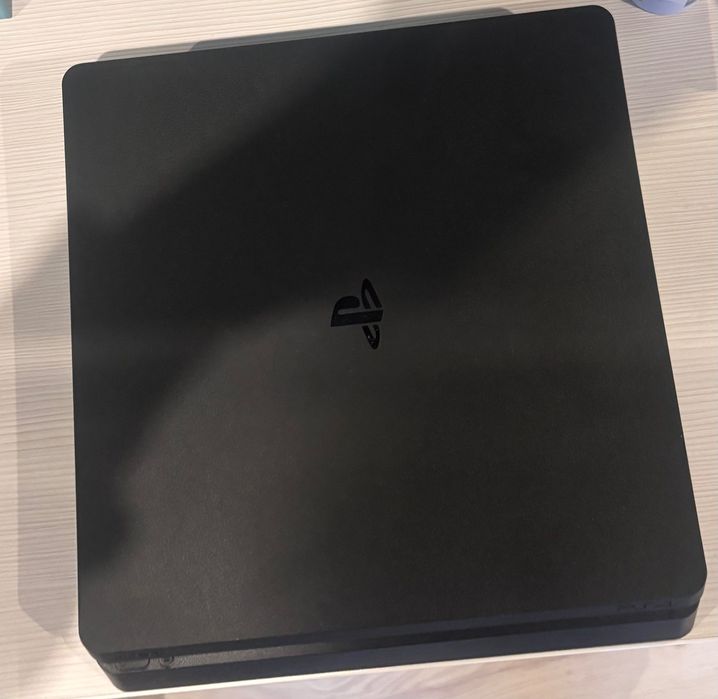 PlayStation 4 Slim 500 GB+ игри-25лв всяка