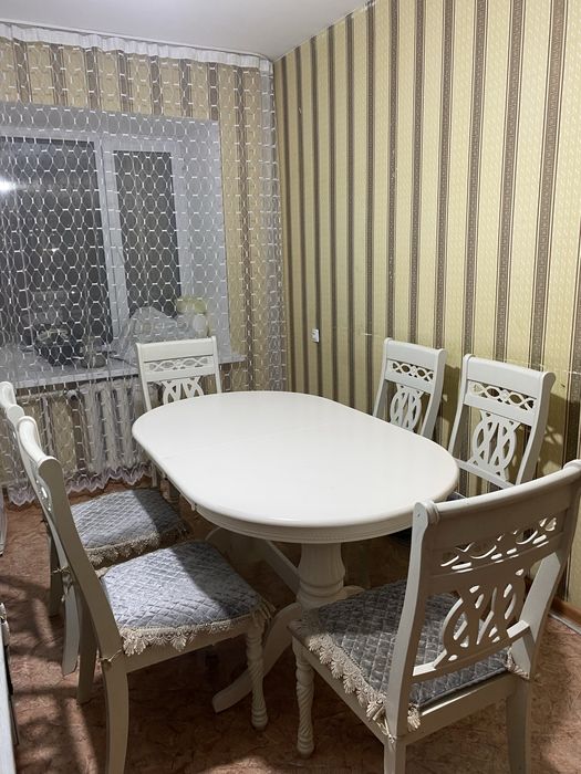 Продается стол со стульями