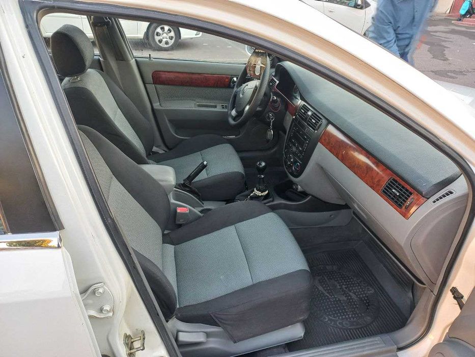 Sotildi Lacetti  2013 Rangi oq mexanika  metan gaz