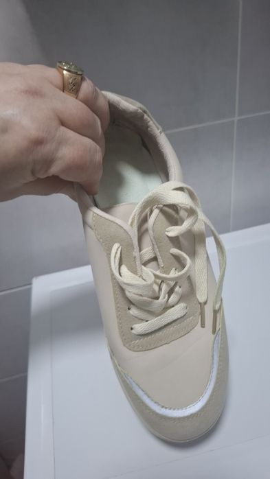 Продам две пары обуви размеры 40