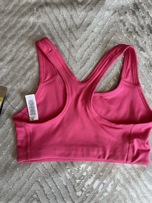 Спортни бюстиета Nike