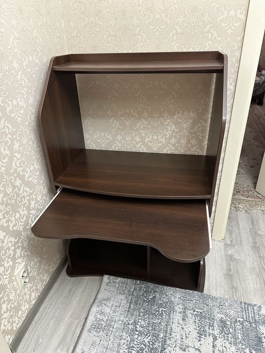 Продам компьютерный стол