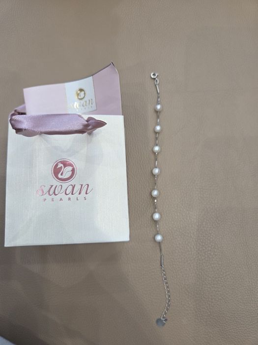 Сребърна гривна с перли