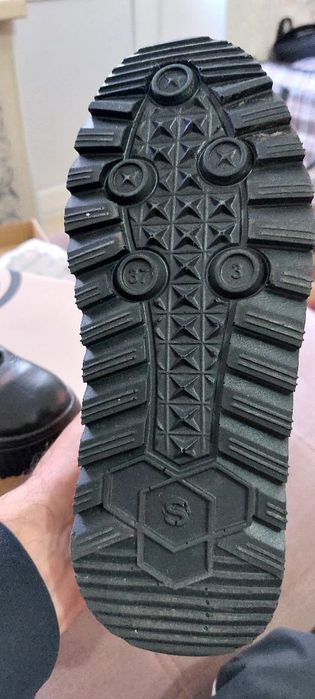 Продам зимние ботинки