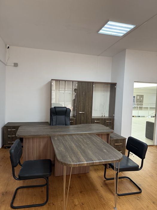 Продается офисная мебель в современном стиле