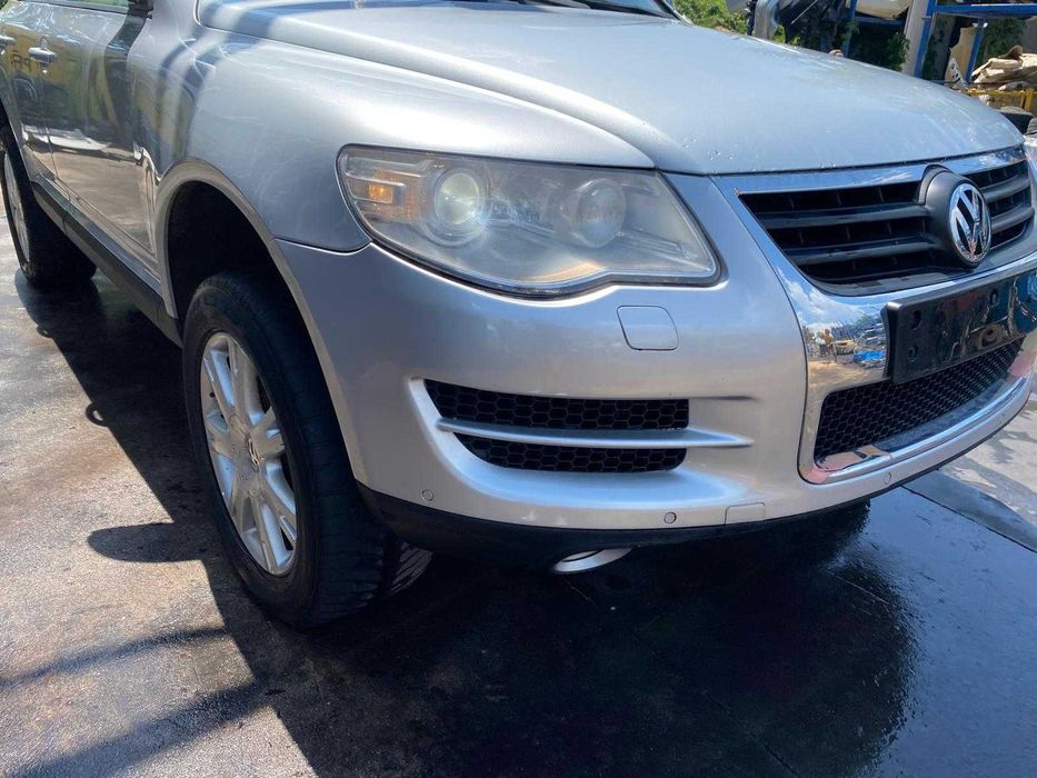 Dezmembrez TOUAREG 7L facelift 2.5 BPE euro 4/bara fata/capota/far/usa