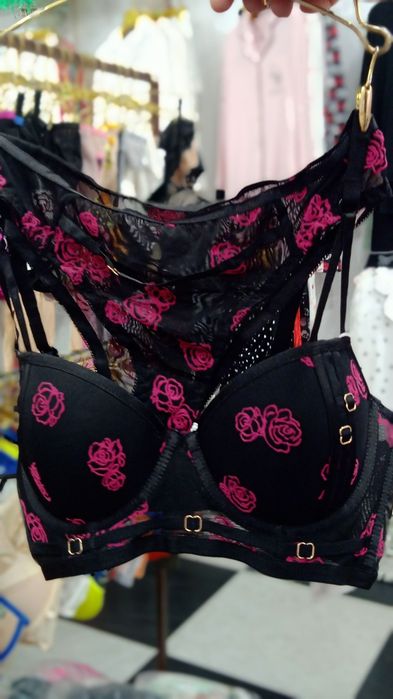 Komplekt ichki kiyimlar