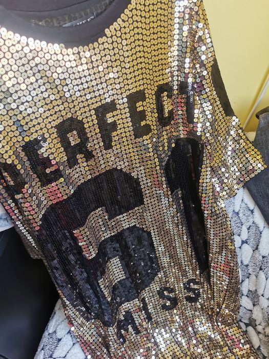 Рокля със златни пайети/лоторки