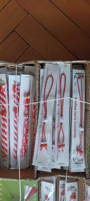 Мартеници на едро