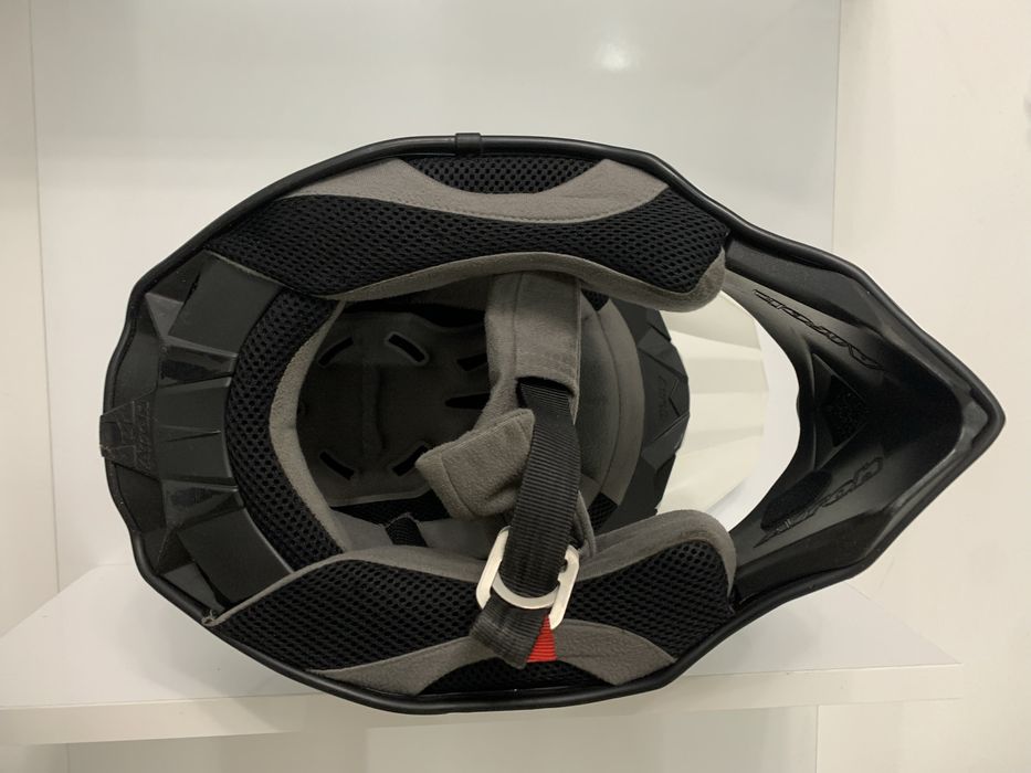 Две каски Airoh Twist M