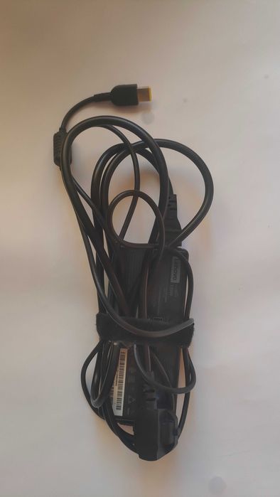 Зарядно lenovo 135W 20v /6.7A с правоъгълна букса.