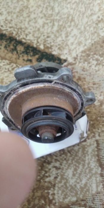 Продам помпу Шевроле Круз 1.8