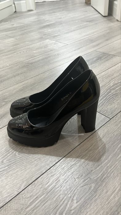 Продам новые туфли