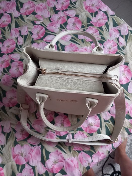 Vândă geanta valentino