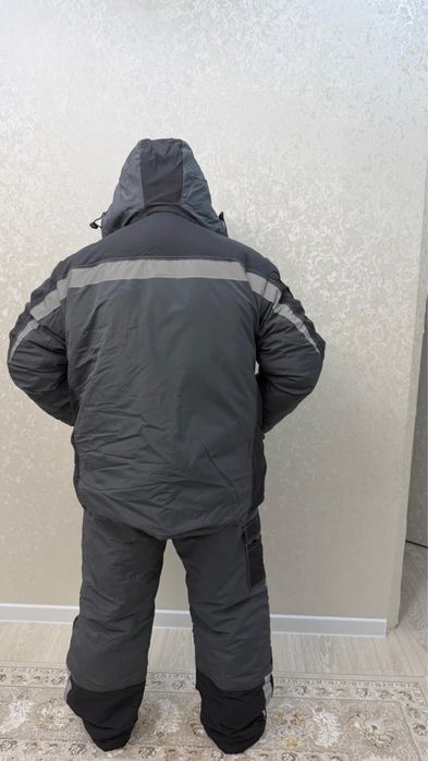 Продам зимнюю спец одежду