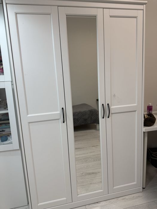 Шкаф для одежды фирма Ikea