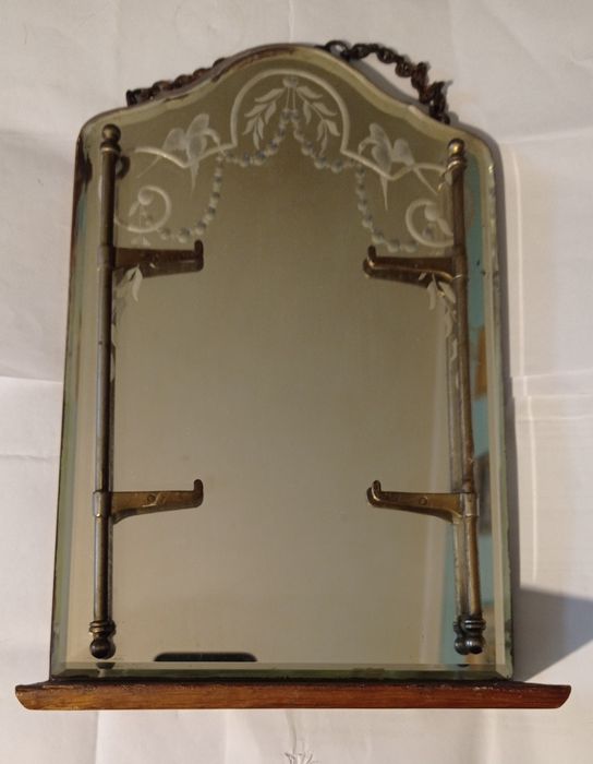 Vând sau schimb obiecte de colecție.Preț în funcție de obiect..