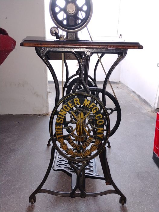 Vând mașină de cusut Singer99eur