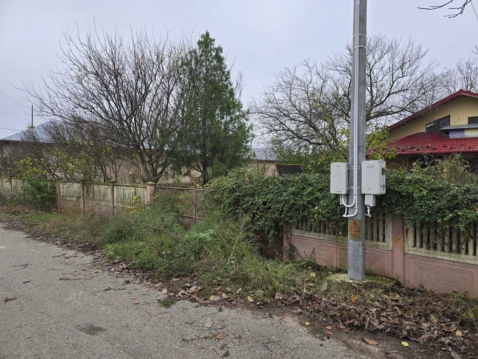 Proprietate deosebită cu 4000 mp teren, două case și hală