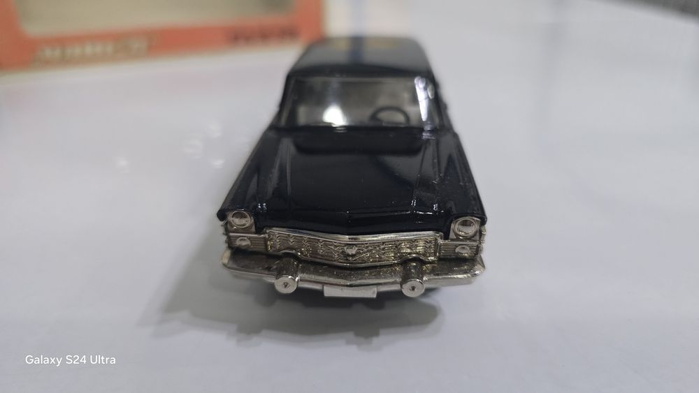 Прдам модель авто Чайка.