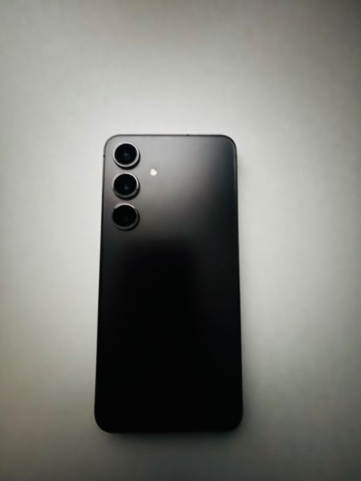 Samsung Galaxy S24 в Черно (256GB) КАТО НОВ (едни от най-добрите сега)