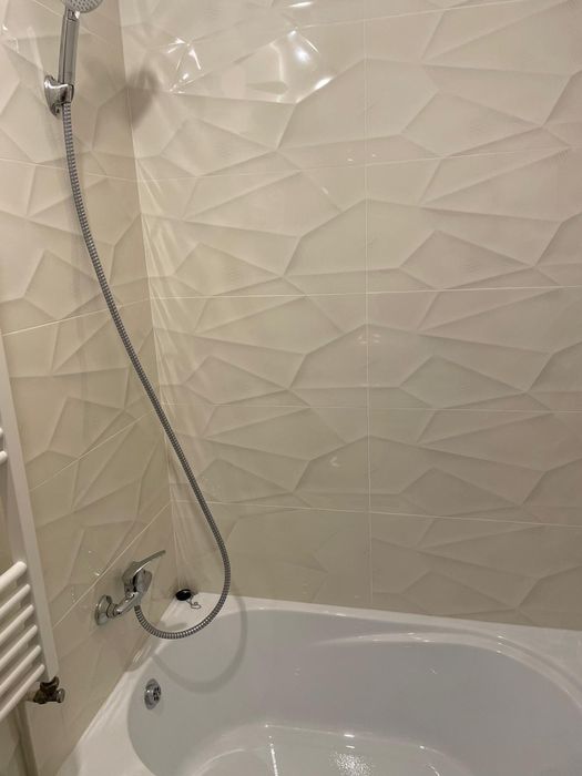 Închiriez garsoniera