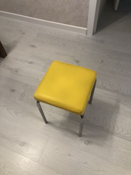 Табуретки с мягким сиденьем